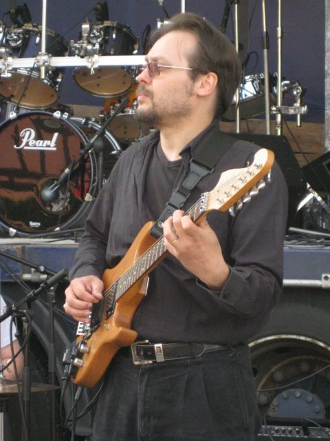 Jean-Christophe GALEN  la guitare midi et basse